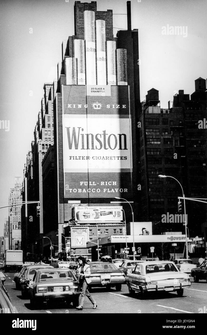 black winston cigarettes Winston cigarettes america Black and White Stock Photos & Images