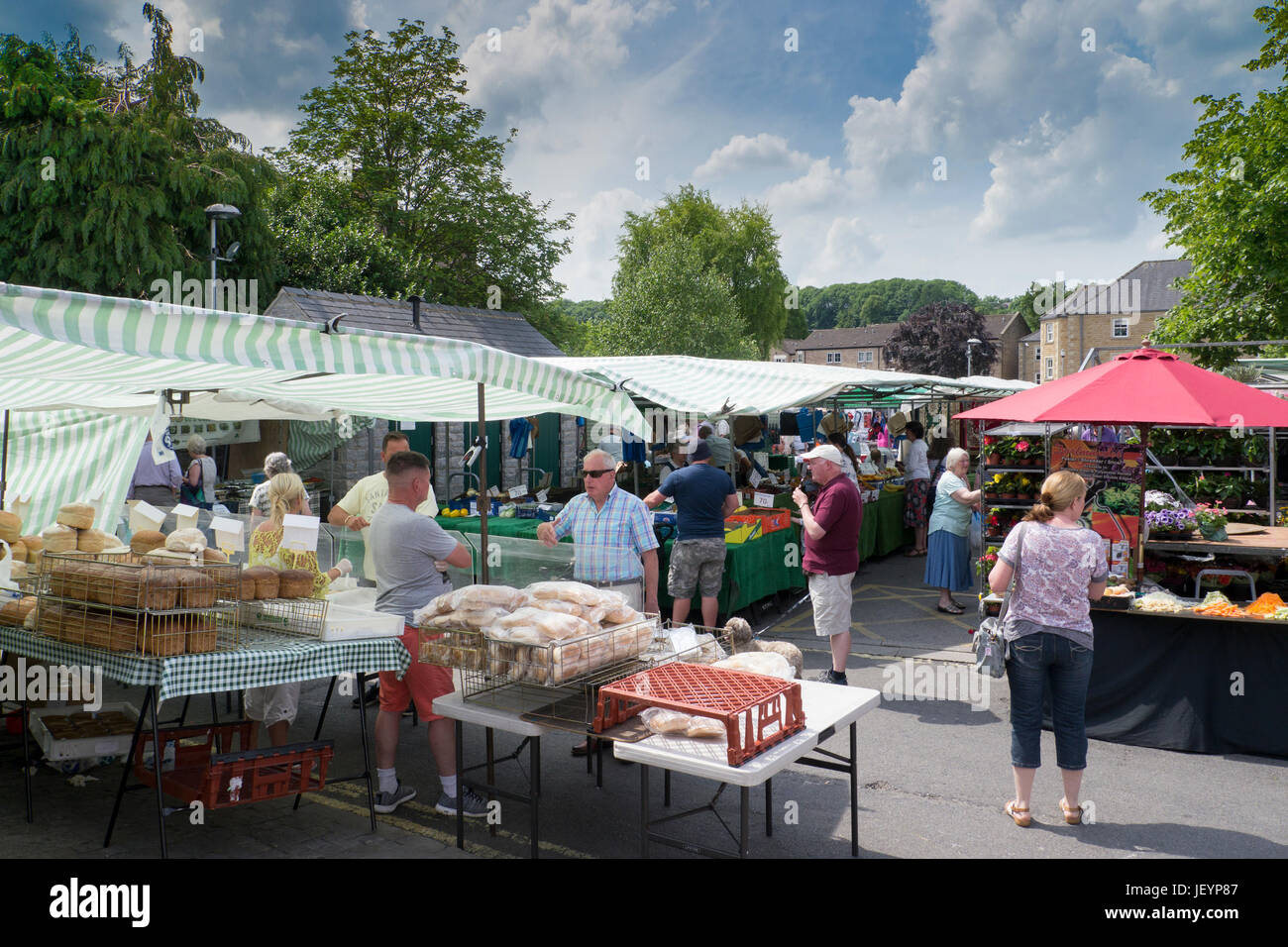 Bakewell Market ,Derbyshire ,England.The largest market in the Derbyshire Dales, Bakewell stall market occupies two sites and has 162 regular stalls Stock Photo