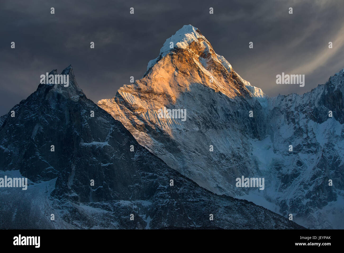 Majestic snowy mountain peak - Ama Dablam (6,812 m) - one of the most beautiful and impressive peaks of our planet. Stock Photo