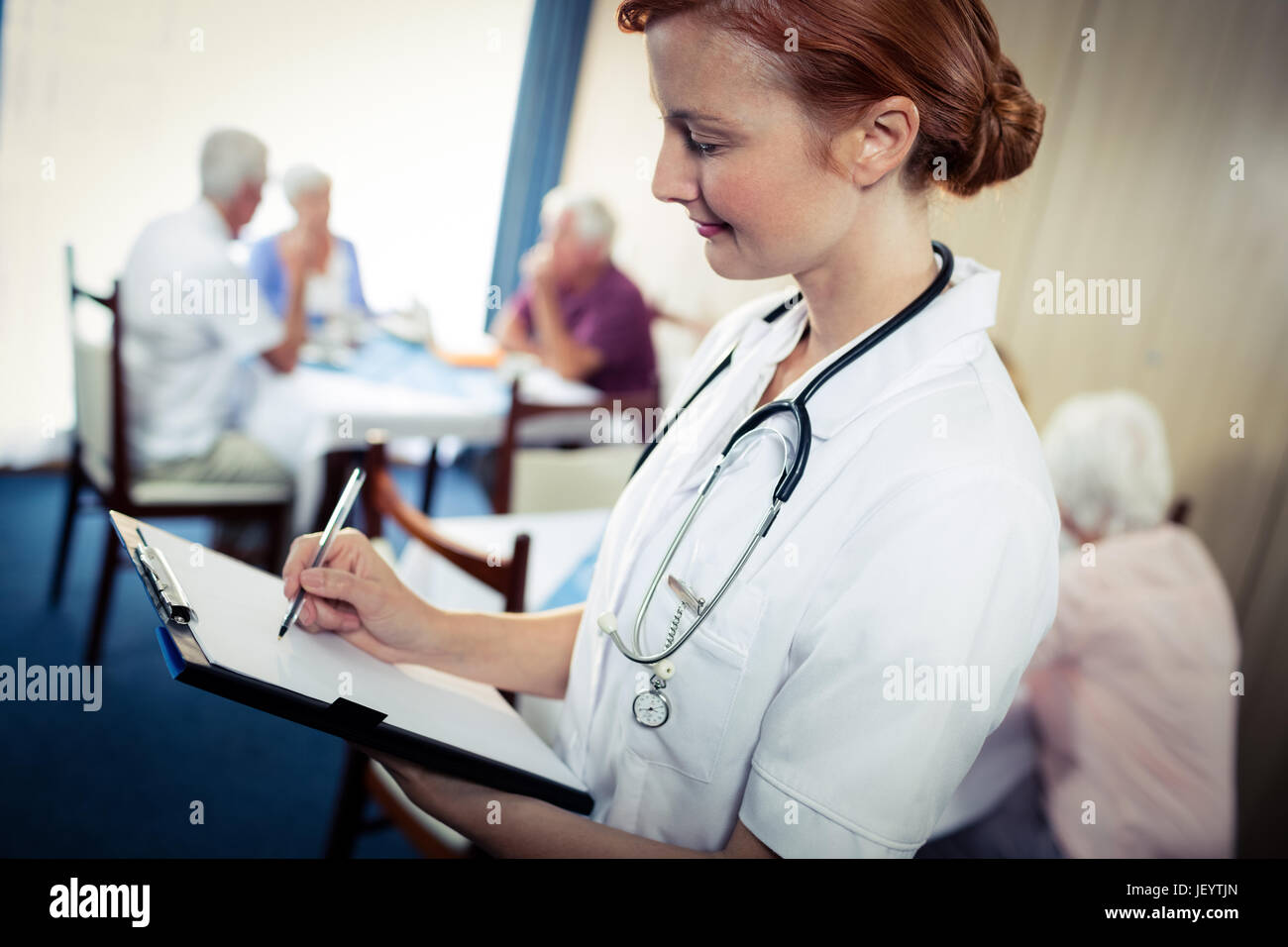 Portrait of a nurse with clipboard Stock Photo - Alamy