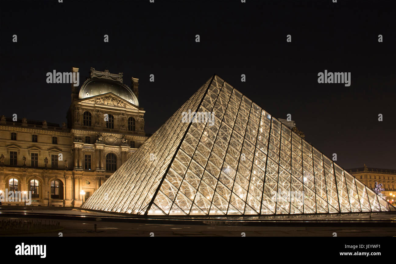 Night view of glass pyramid at Louvre Museum (Musée du Louvre). Former historic palace housing huge art collection, from Roman sculptures to da Vinci' Stock Photo