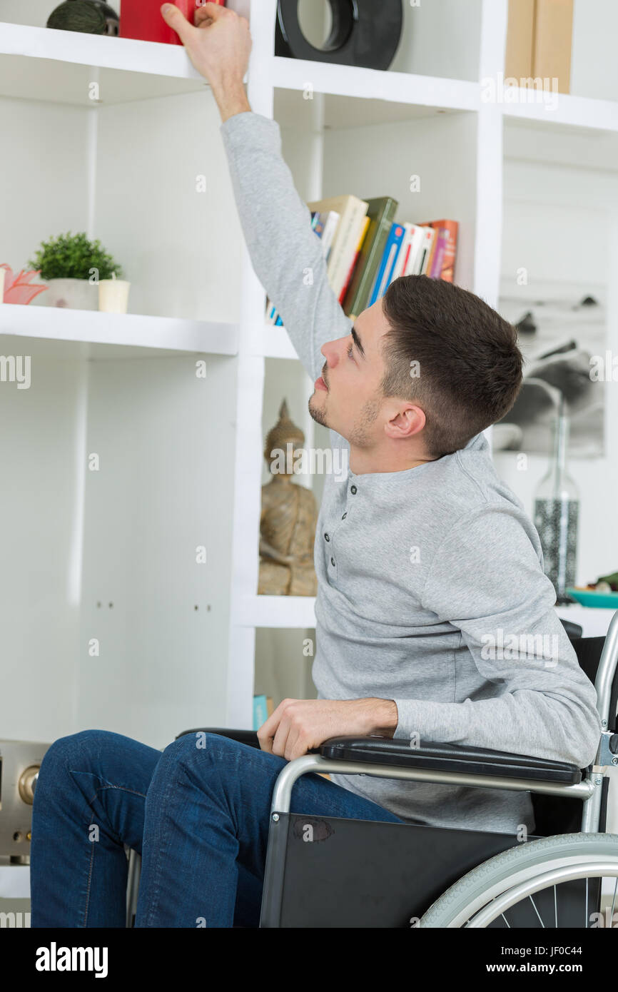 Reaching high shelf hires stock photography and images Alamy
