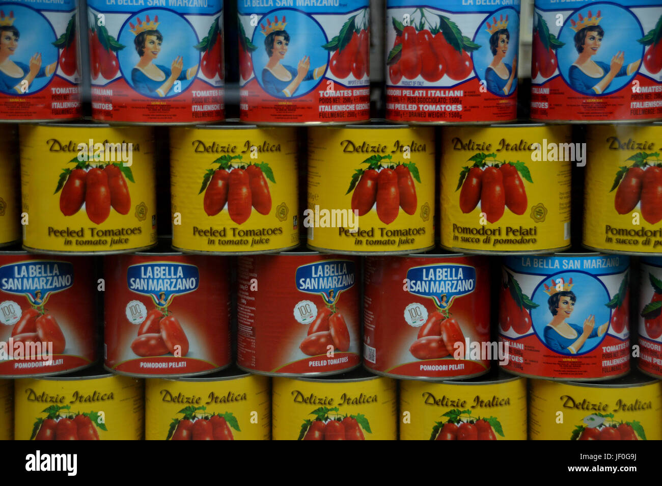Tinned tomatoes hires stock photography and images Alamy