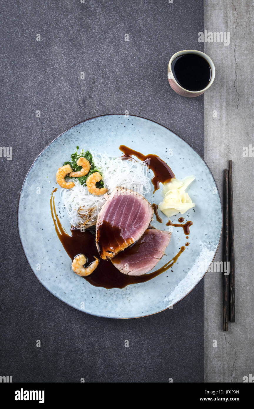 Tuna Tataki with Rice Noodles Stock Photo Alamy