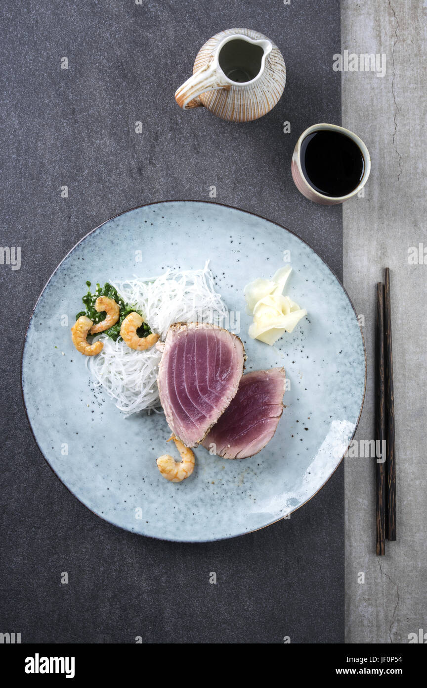 Tuna Tataki with Rice Noodles Stock Photo Alamy