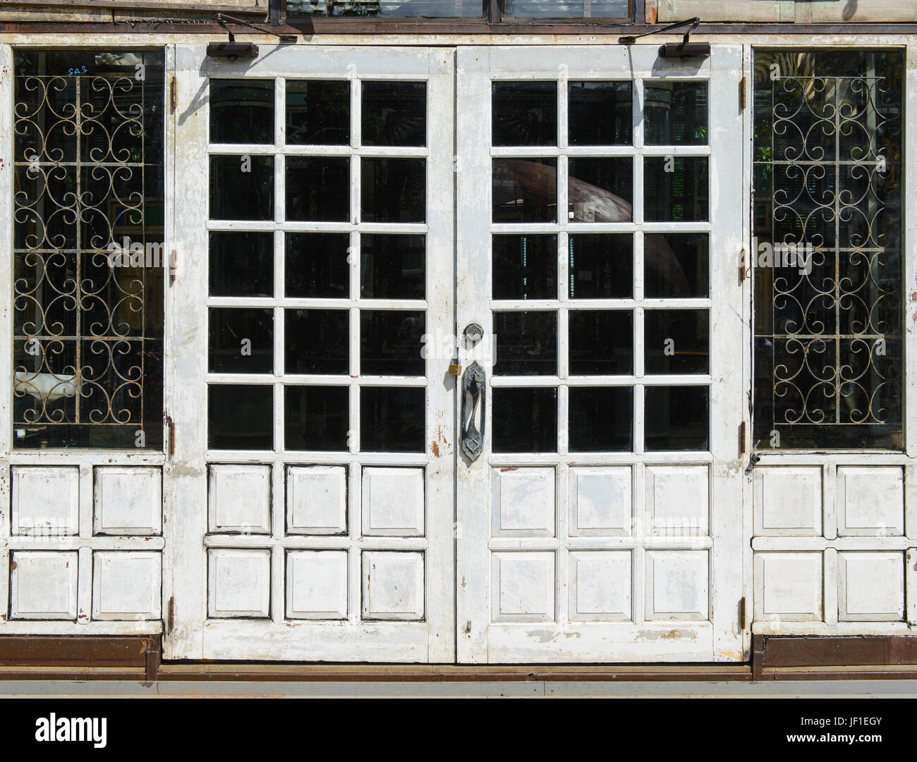 Double barn doors hires stock photography and images Alamy