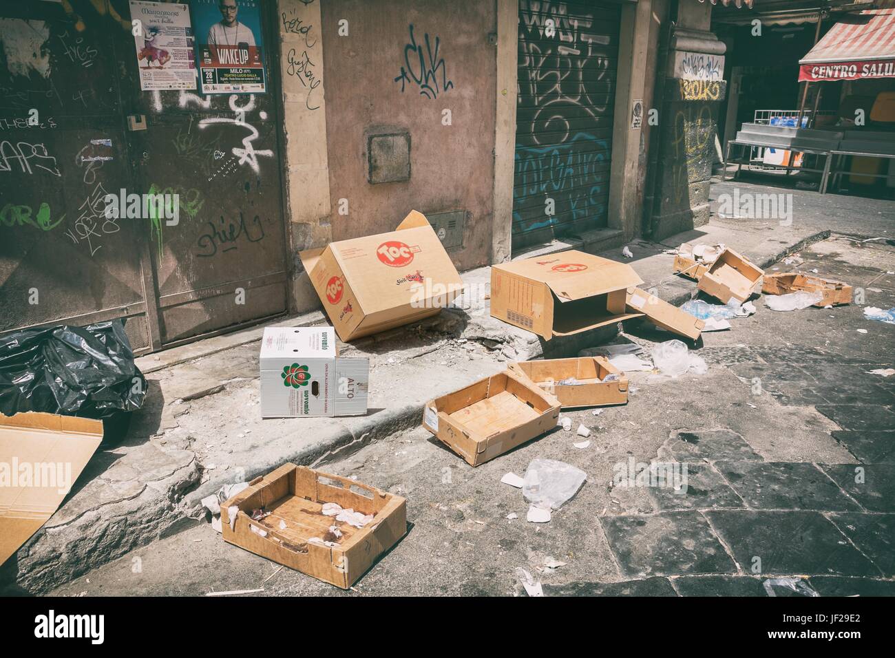 Street Trash High Resolution Stock Photography And Images Alamy Street Trash High Resolution Stock Photography And Images Alamy