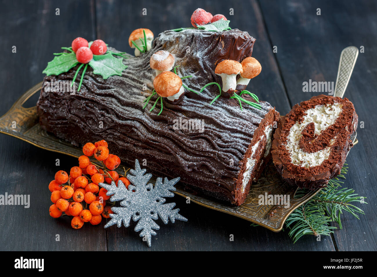 Slice white christmas cake hi res stock photography and images Alamy