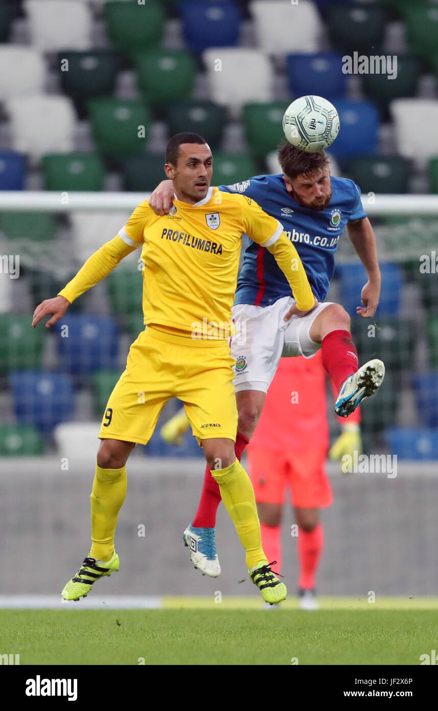 Linfield's Mark Stafford (right) and La Fiorita's Emiliano Olcese battle  for the ball during the UEFA Champions League Qualifying match at Windsor  Park, Belfast Stock Photo - Alamy