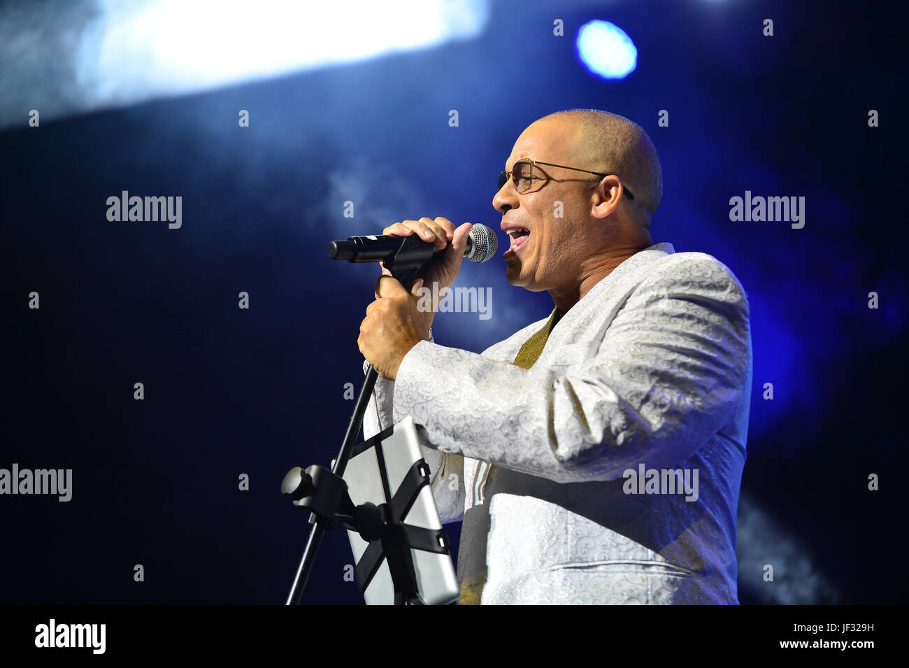 Issac delgado concert hires stock photography and images Alamy