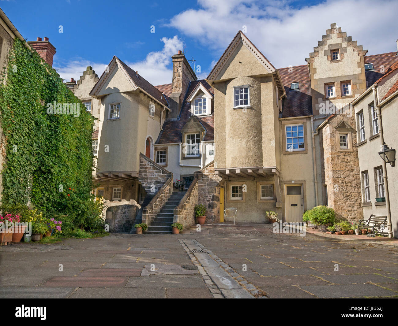 Canongate White horse close Edinburgh Stock Photo Alamy