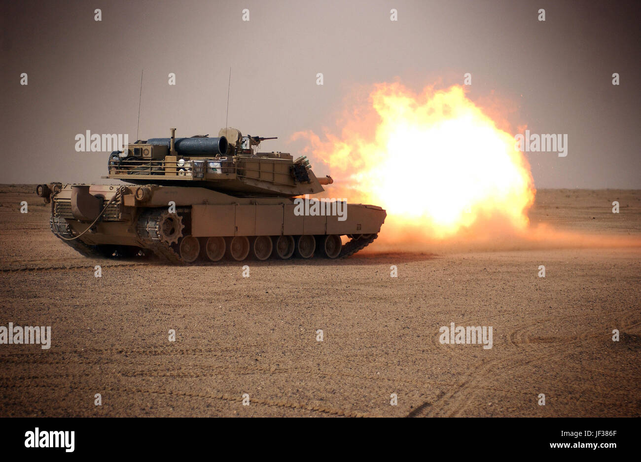 050124-M-8479B-004 U.S. Marines fire the main gun of their M1A1 Abrams tank in the western desert of the Najaf Province of Iraq during a training exercise on Jan. 24, 2005.  The Marines, assigned to Tank Platoon, Battalion Landing Team 1st Battalion, 4th Marines, 11th Marine Expeditionary Unit Special Operations Capable train monthly to maintain proficiency.  DoD photo by Gunnery Sgt. Robert K. Blankenship, U.S. Marine Corps.  (Released) Stock Photo