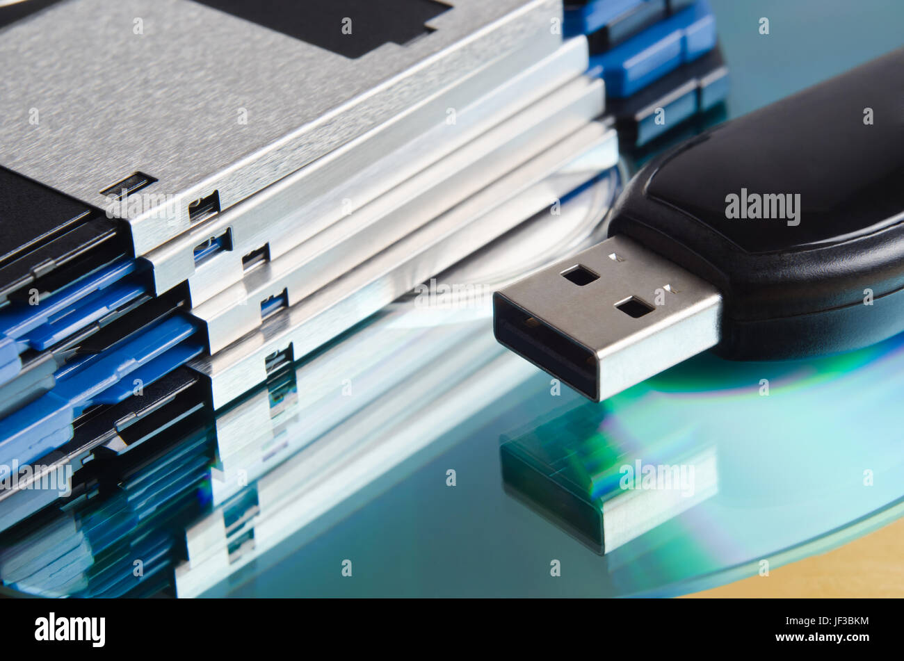 Floppy cd usb hires stock photography and images Alamy