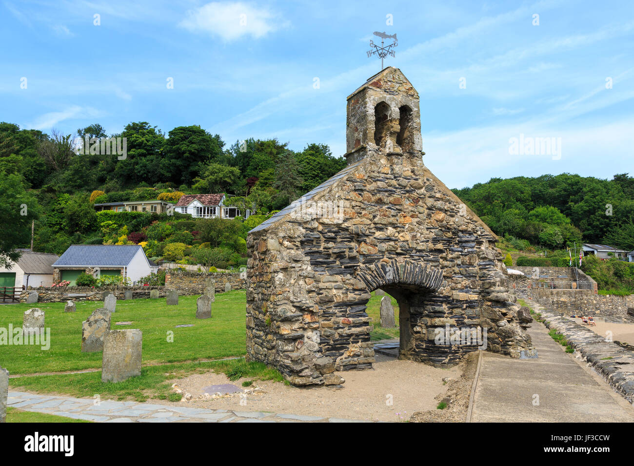 Ruins of St. Brynach's Church at Cwm-yr-Eglwys, Dinas Peninsula, near Fishguard, Pembrokeshire, Wales Stock Photo