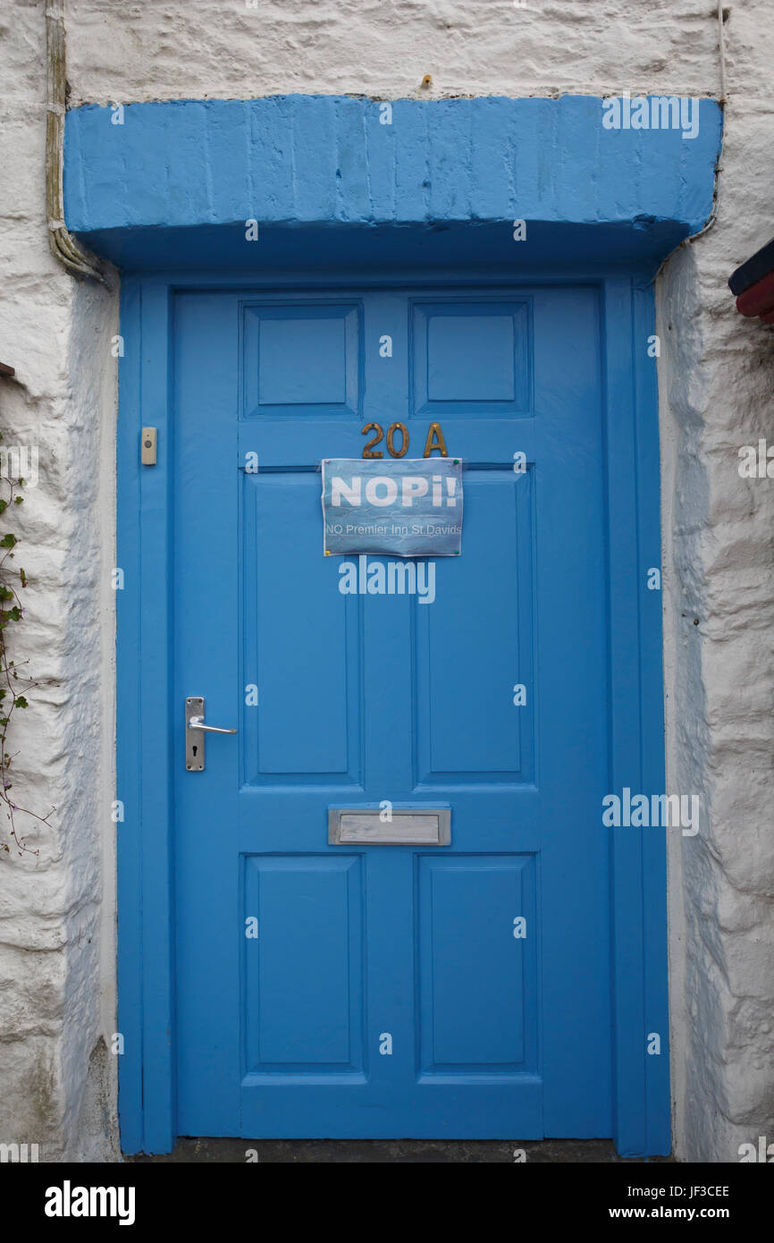 'No Premier Inn St. David's' (NOPi) protest sign on blue door, St. David's Pembrokeshire, West Wales. Stock Photo