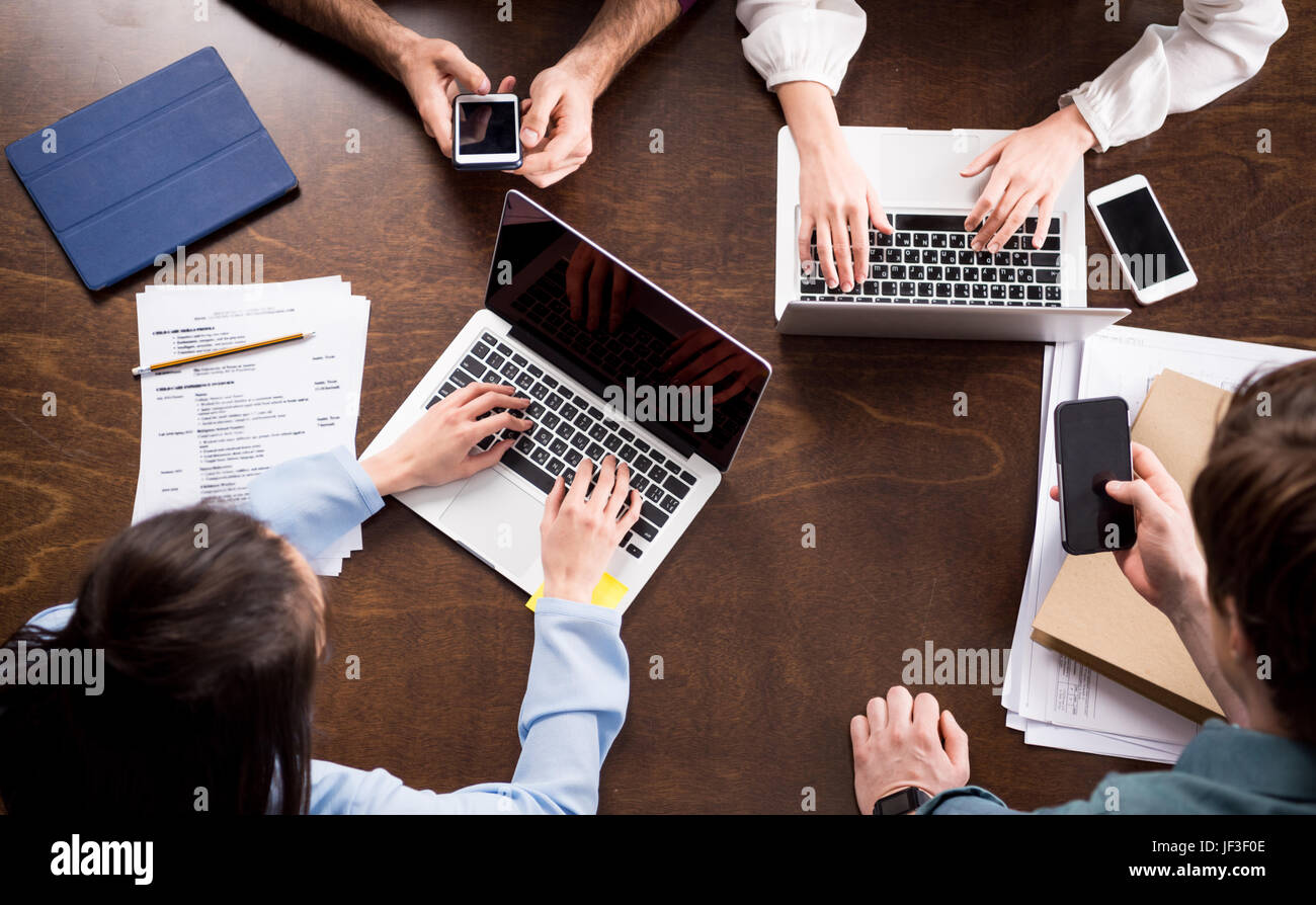 People using computers businesspeople hi-res stock photography and ...