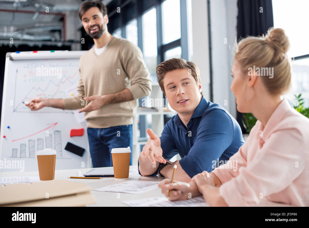 какими чертами должен обладать менеджмент. профессиональные и личностные качества менеджера. идеальный менеджер дизайнер. менеджер картинка. профессиональные и личностные качества менеджера.