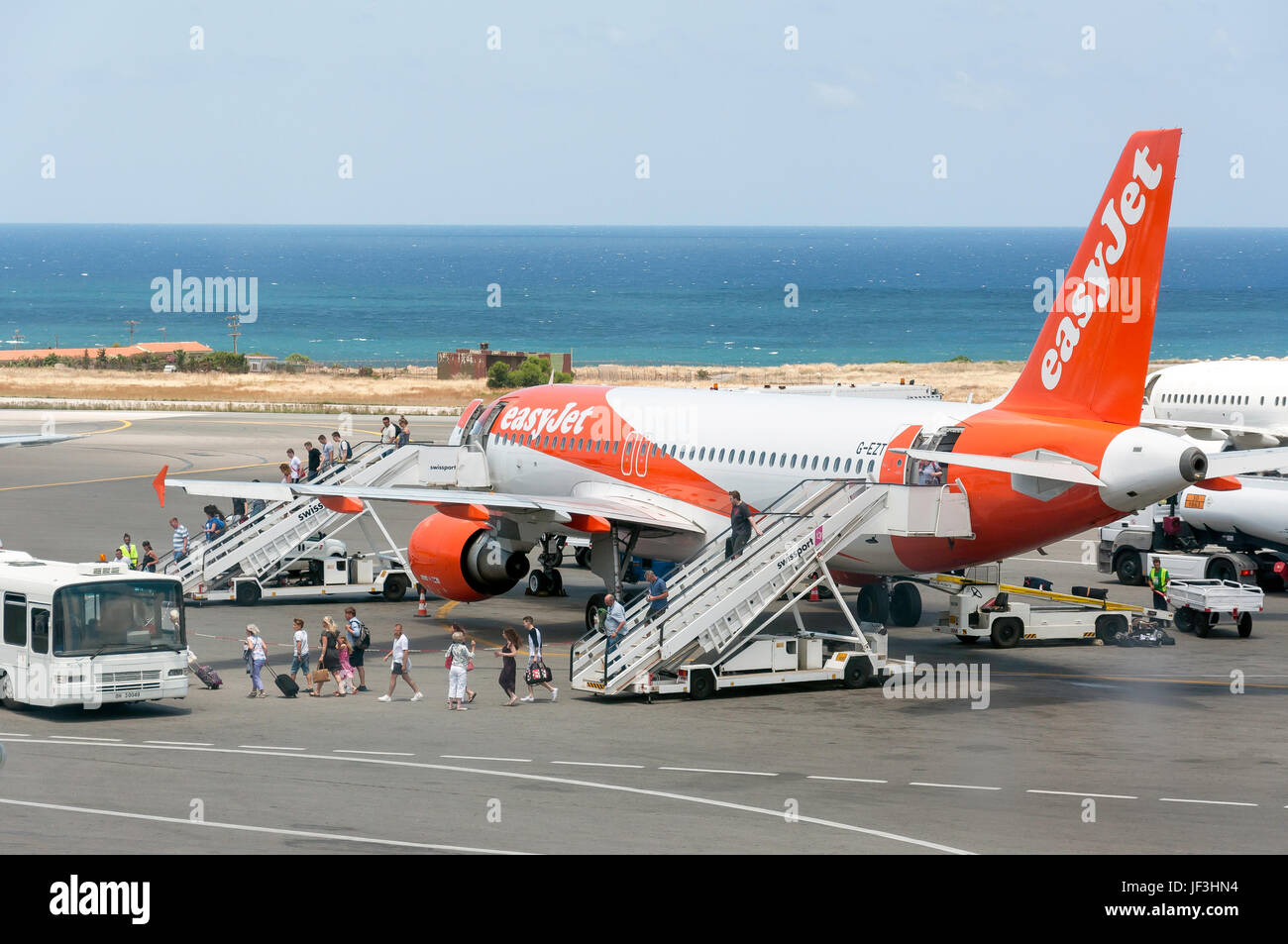 Passengers disembarking EasyJet Airbus A320 aircraft, Heraklion International Airport, Heraklion (Irakleio), Irakleio Region, Crete (Kriti), Greece Stock Photo