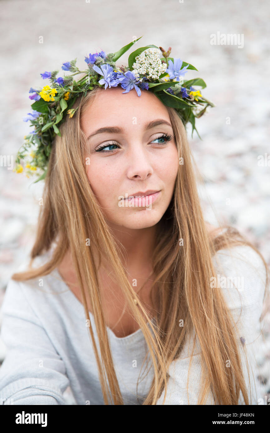 Teenage girl wearing flower wreath Stock Photo - Alamy
