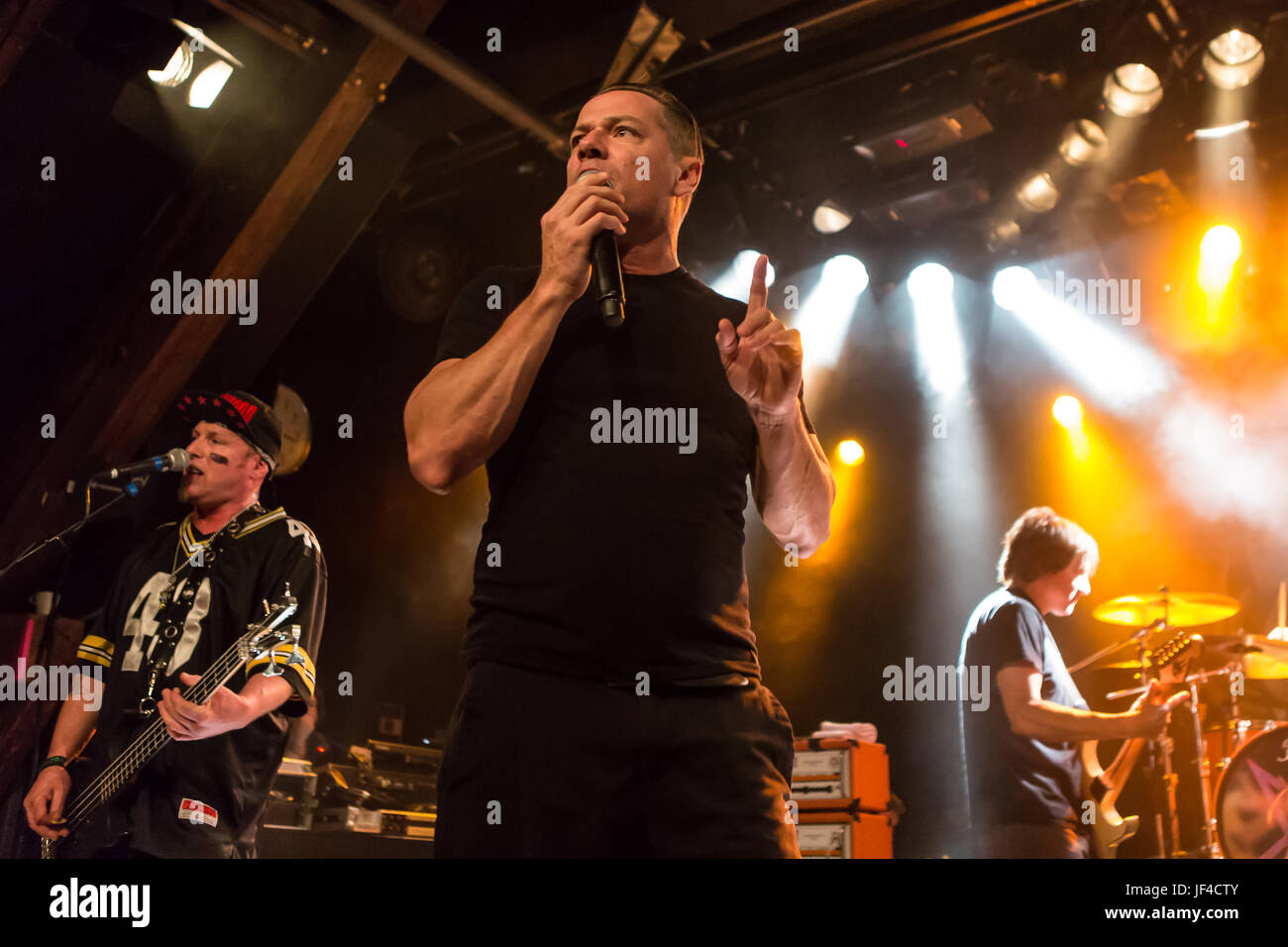 Whitfield Crane & Claus Eichstadt (Ugly Kid Joe) - Live Wire