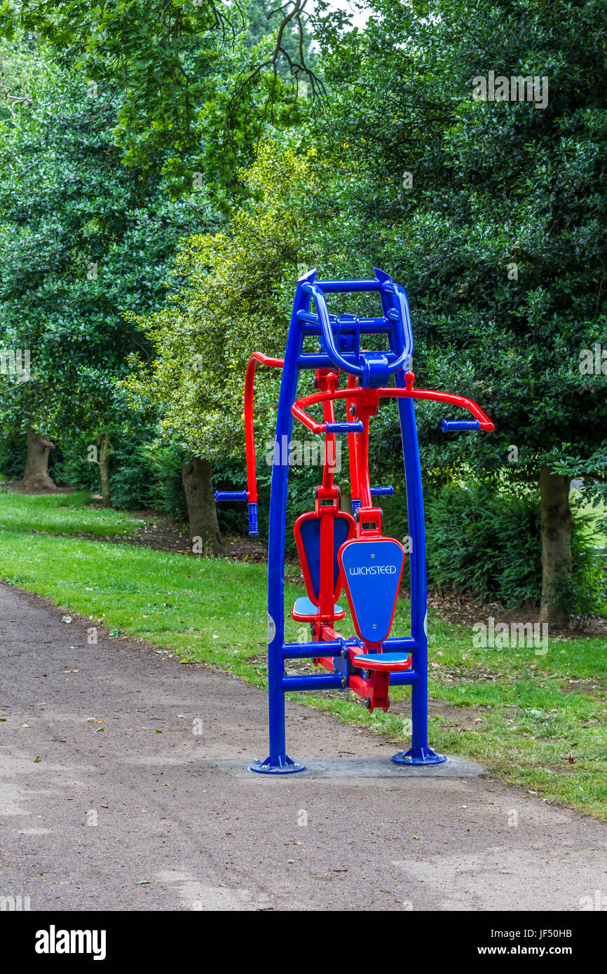 Exercise machines in park hi res stock photography and images Alamy