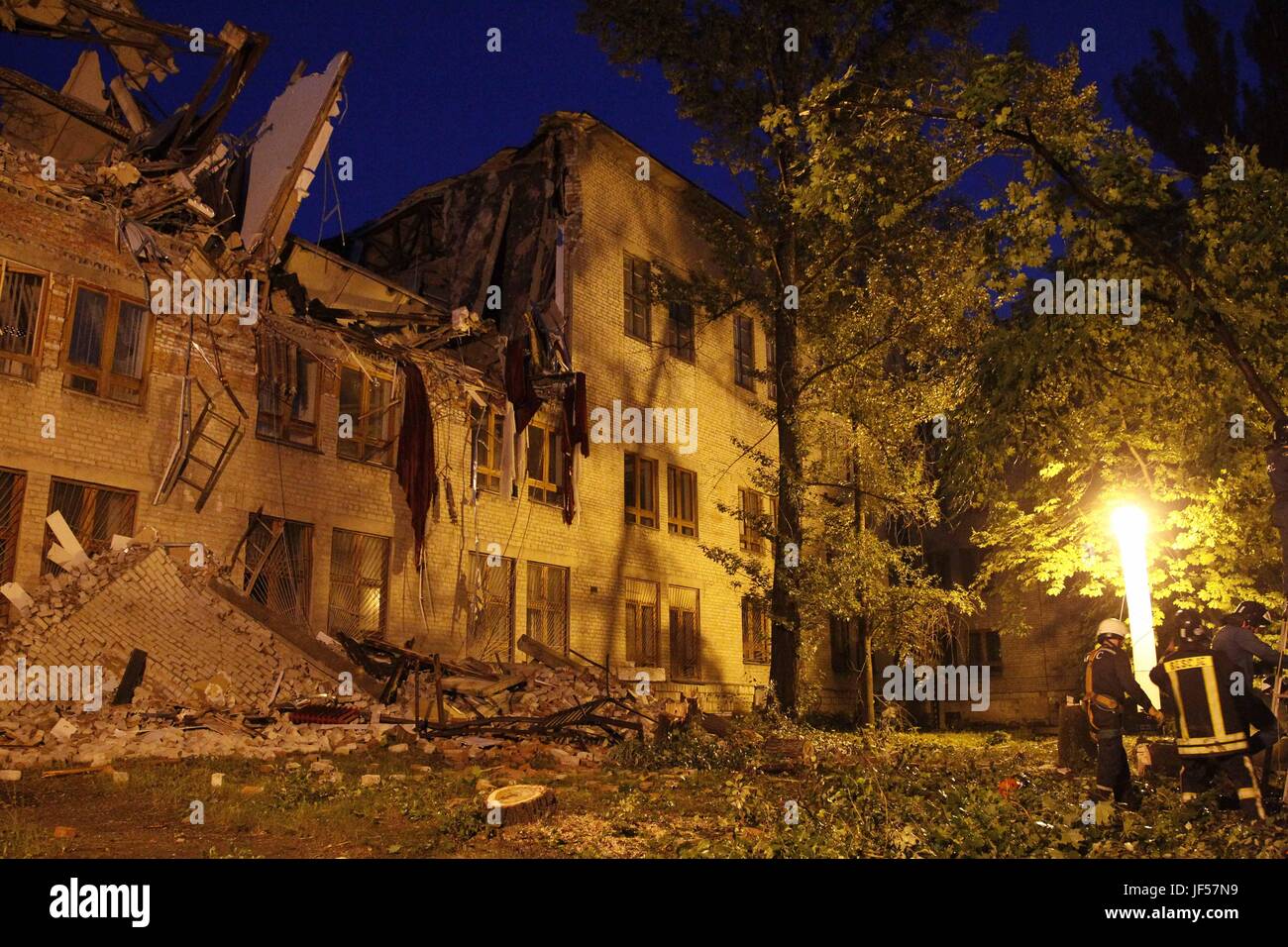 Donetsk, Ukraine. 29th June, 2017. A damaged building is seen after an explosion in Donetsk, Ukraine, on June 29, 2017. An explosion occurred in central Donetsk on Thursday. Credit: Alexander Ermochenko/Xinhua/Alamy Live News Stock Photo