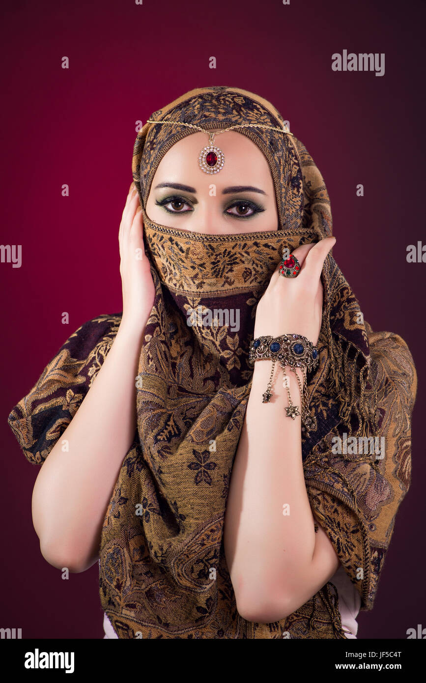 Muslim woman with nice jewellery Stock Photo - Alamy