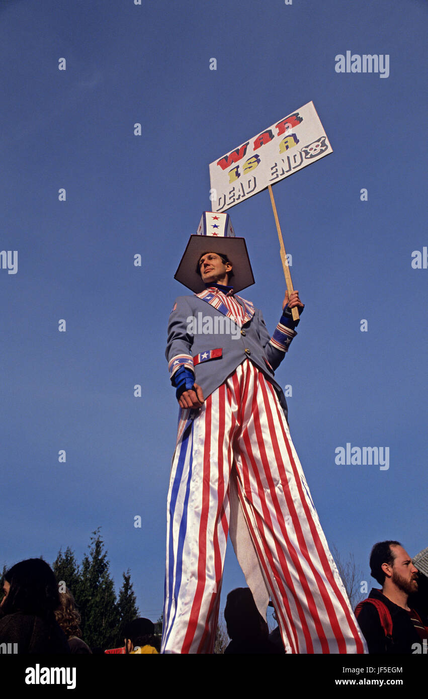 War protesters Man on Stilts at Gas Works Park Seattle protesting the US involvement in Persian Gulf January 15 deadline 1991 Seattle Washington State Stock Photo