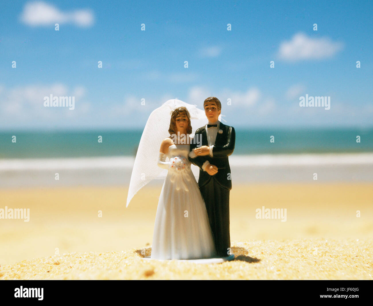 Wedding cake toppers bride and groom hires stock photography and