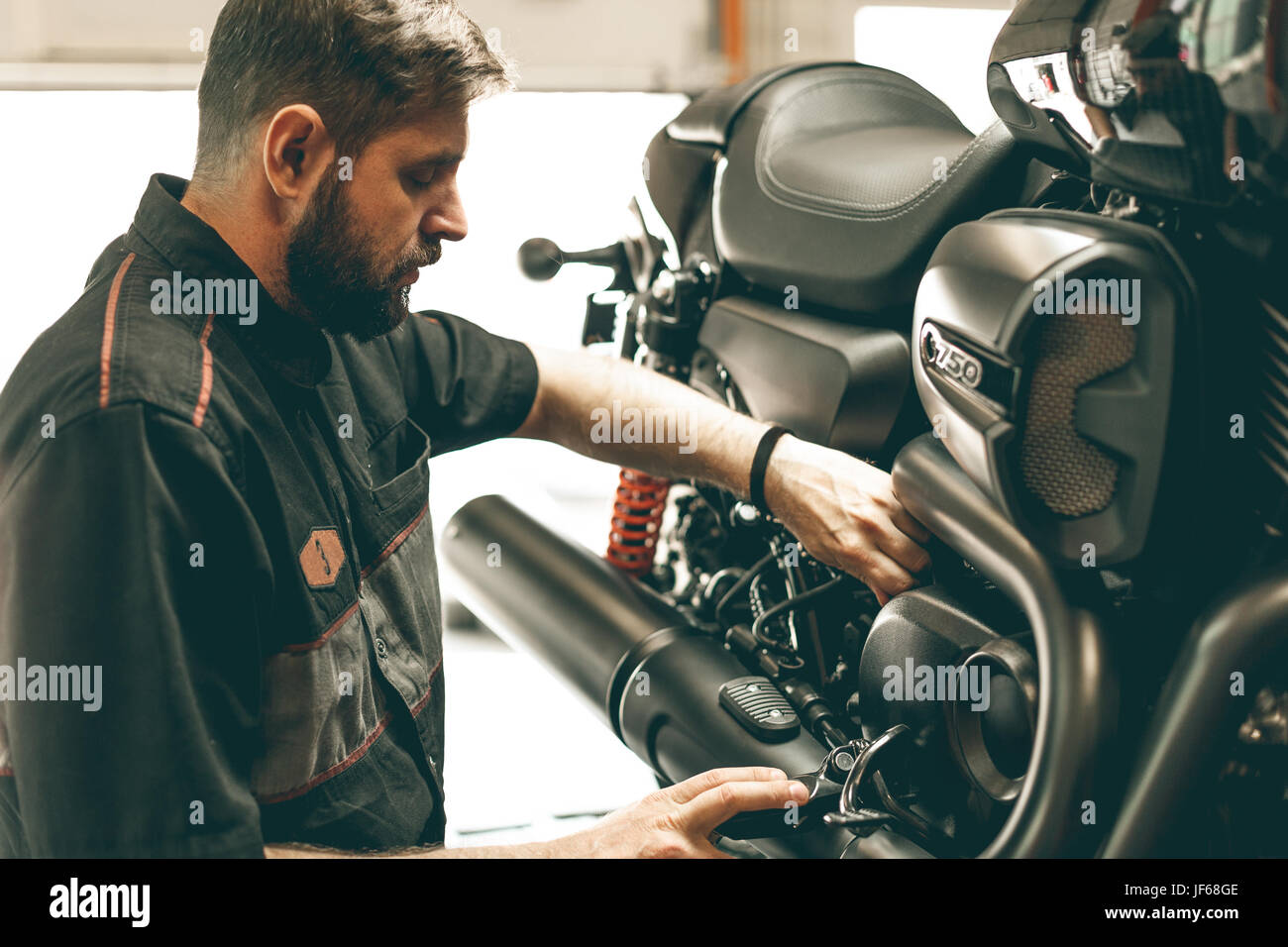 Motor bike repair shop hi res stock photography and images Page 12 Alamy