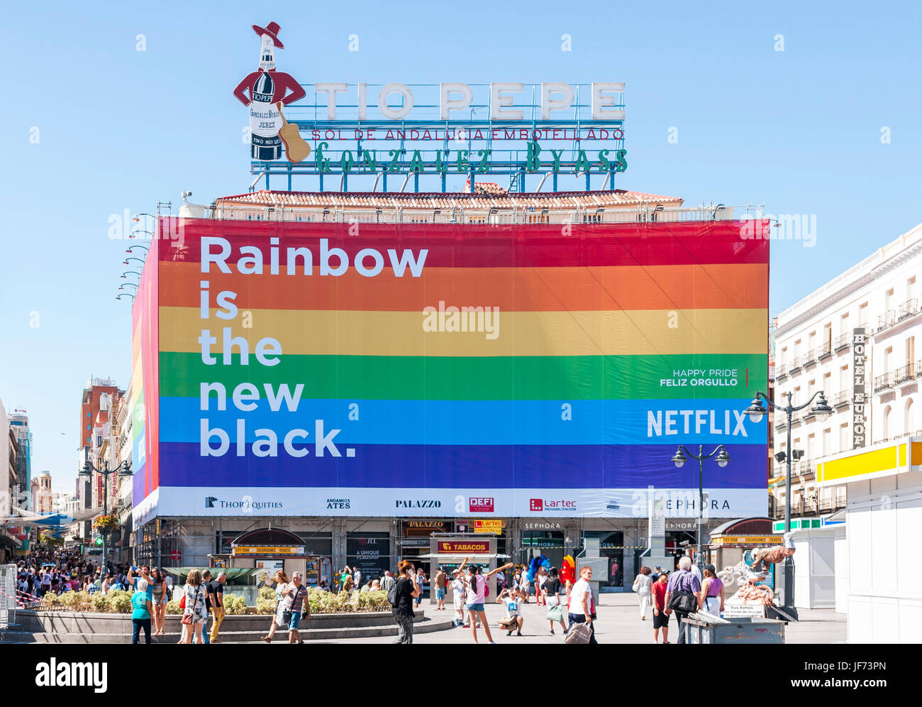 Bandera arcoiris. Puerta del Sol. World pride Madrid 2017. España Stock Photo