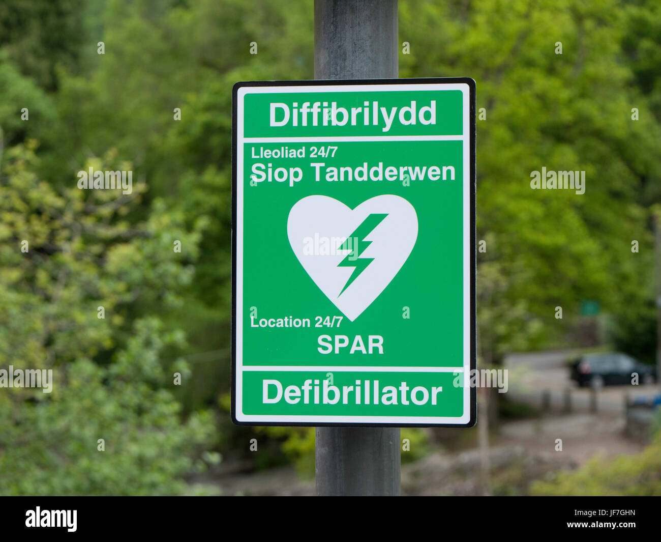 Defibrillator sign information in Welsh, Wales UK Stock Photo Alamy