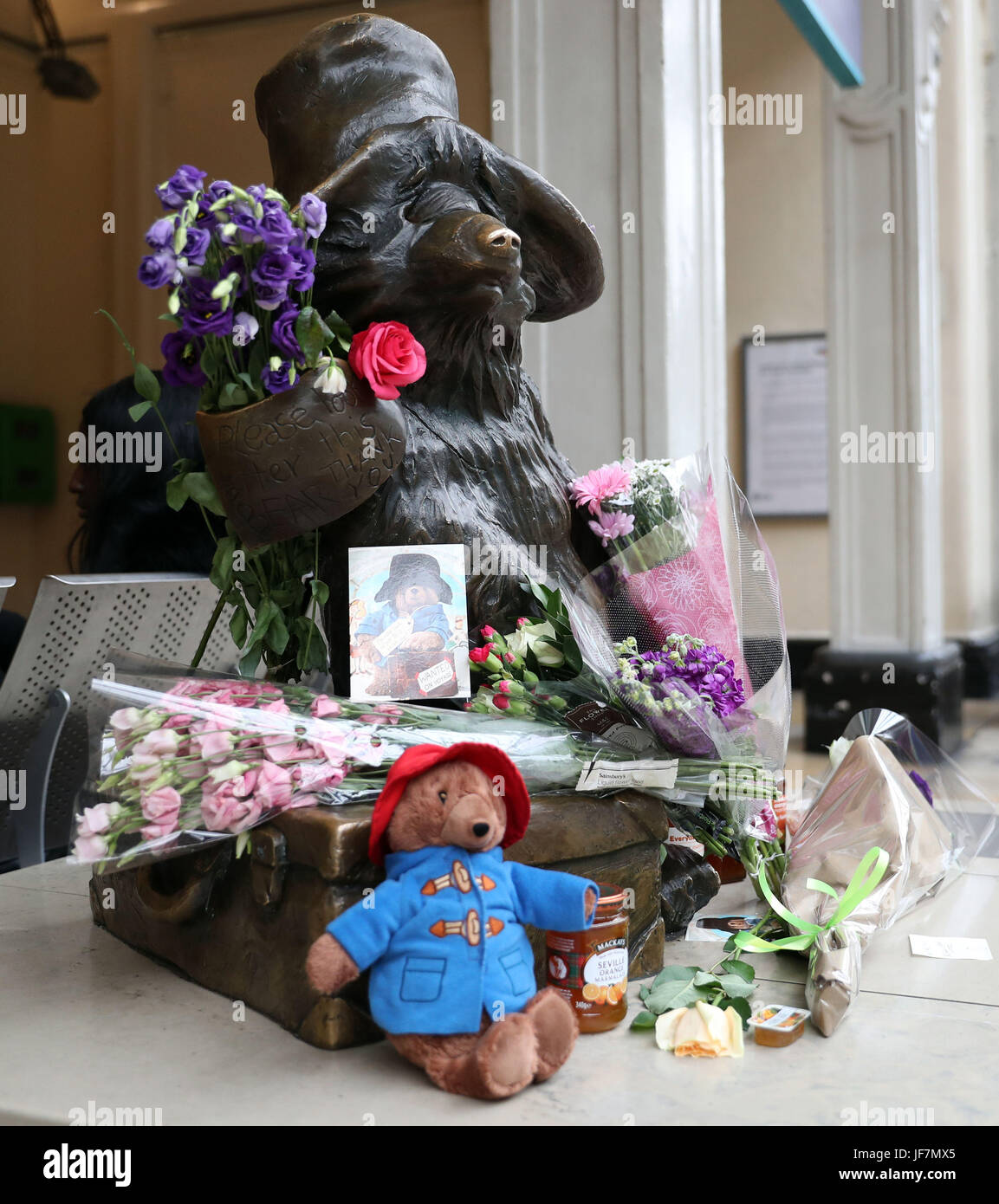 Ian Philip - Teddy Bear LV Sculpture en résine signée à…