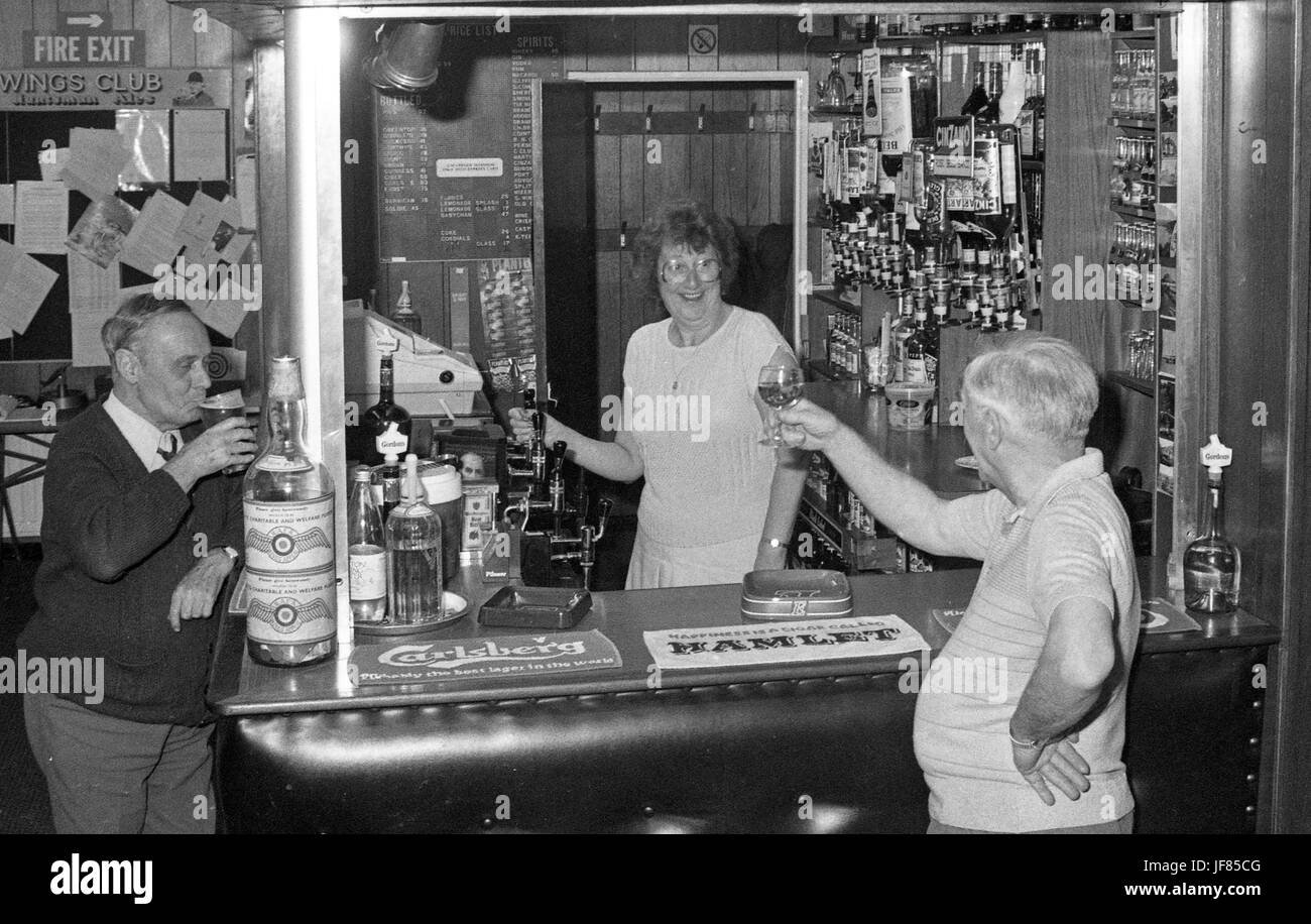 Public bar in Weymouth 1987. Photograph by Tony Henshaw Stock Photo Alamy