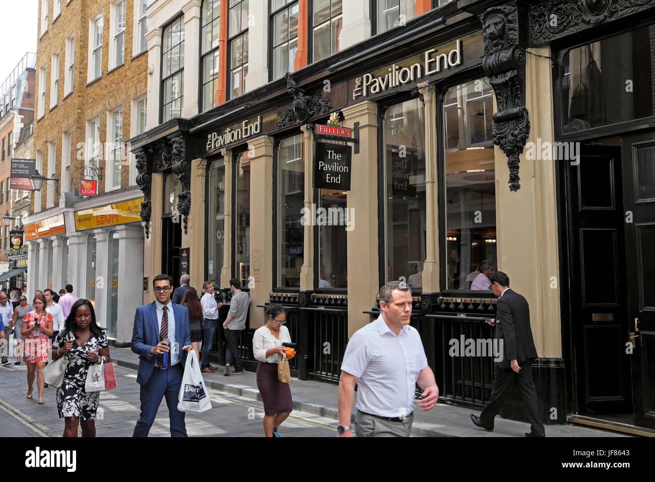 Pub lunch woman hires stock photography and images Alamy