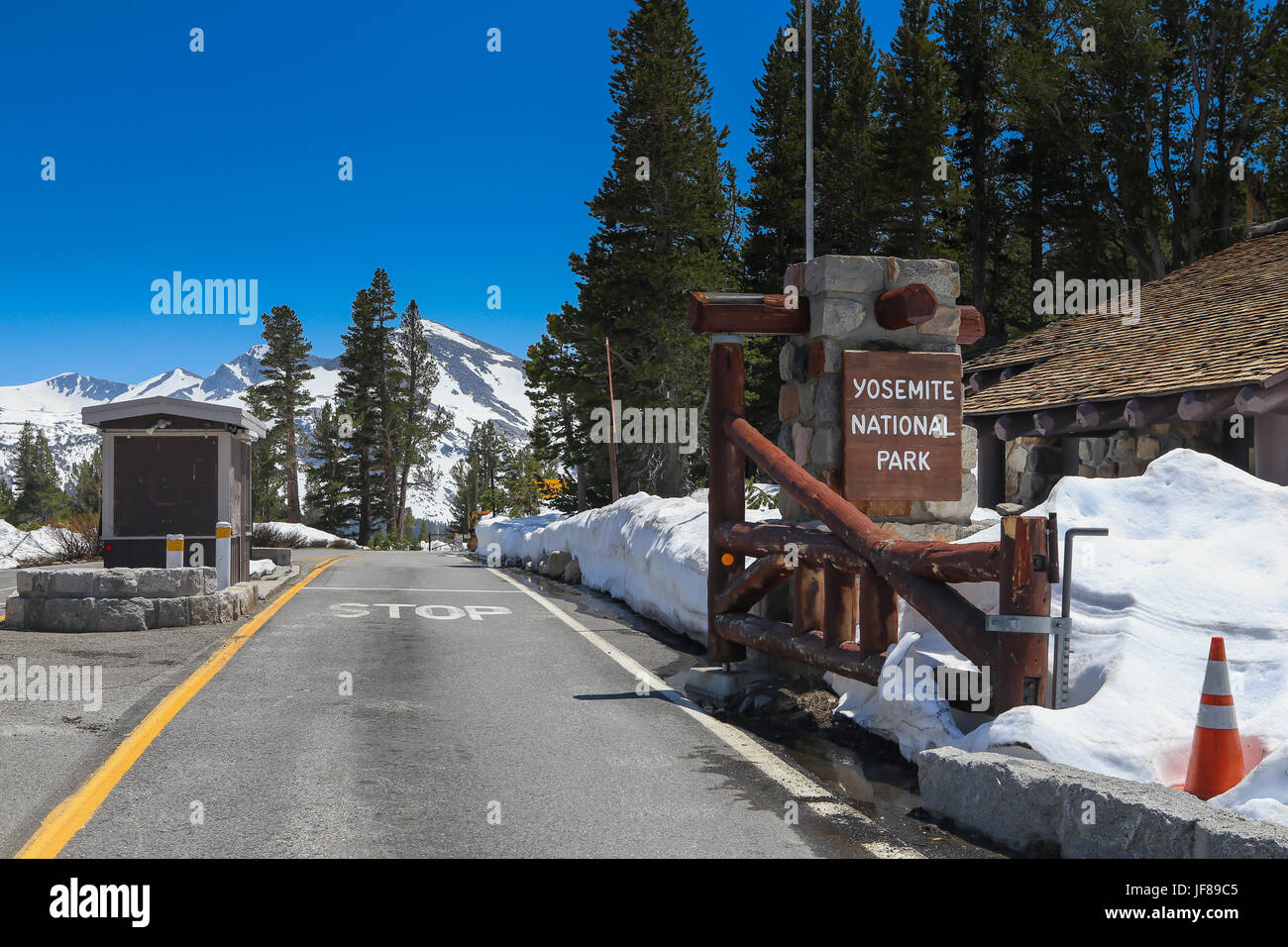 Snow at the eastern entrance to Yosemite National Park on the Tioga Pass vin June 2017 after record levels of winter snow delayed the opening Stock Photo