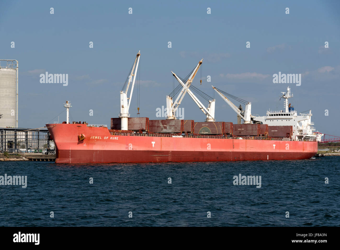 Open hatch bulk carrier hires stock photography and images Alamy