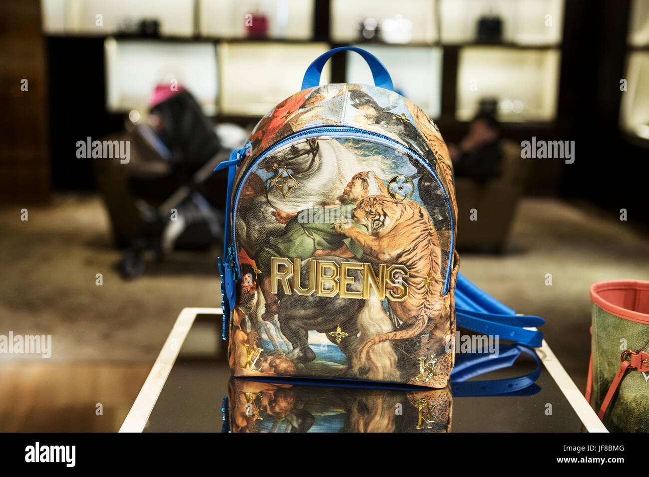 Jeff koons louis vuitton bags hi-res stock photography and images