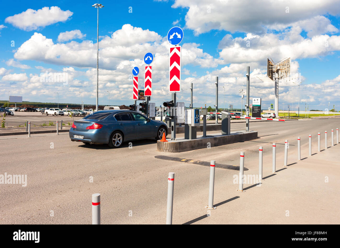 Samara, Russia - May 22, 2016: Checkpoint by the car parking in the terminal Samara Kurumoch Airport in summer sunny day Stock Photo