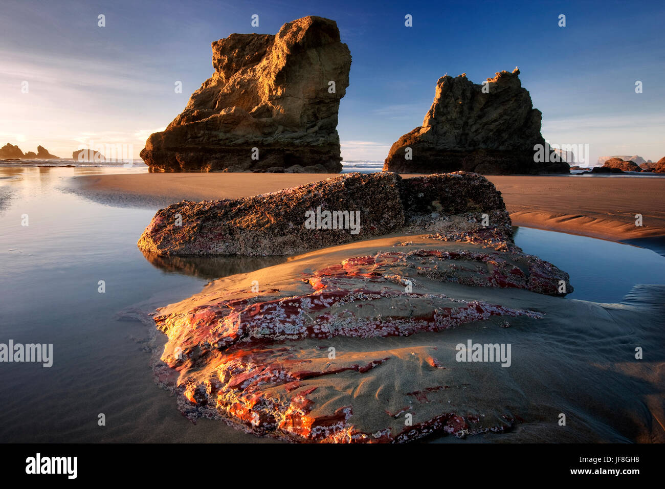 Low tide with exposed colorful rock. Bandon, Oregon Stock Photo Alamy