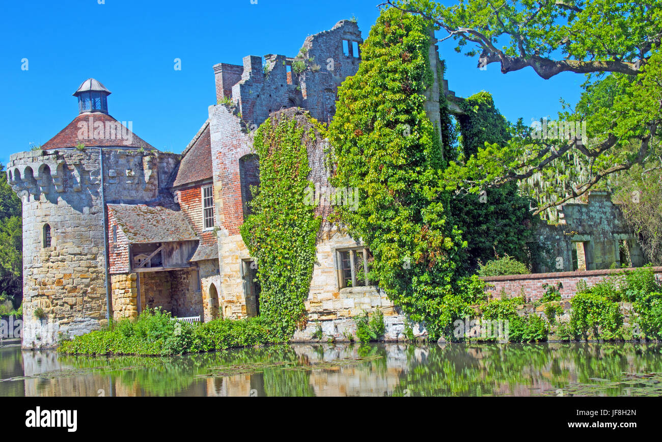Old Scotney Medieval Castle, Lake , Lamberhurst, Kent Stock Photo