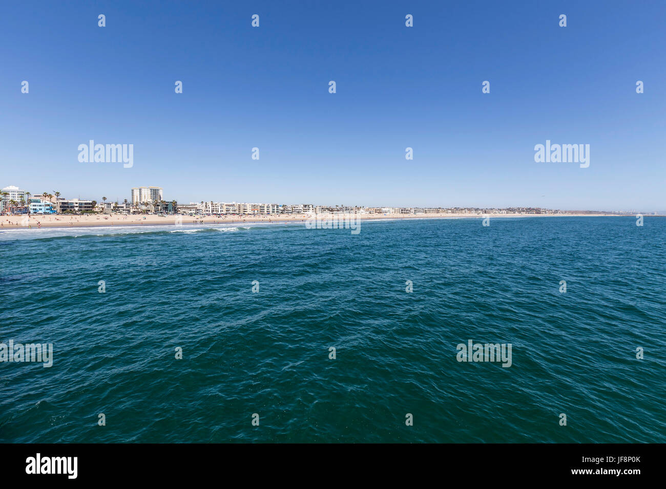 Blue summer sky and pacific ocean water at Venice Beach in Los Angeles ...