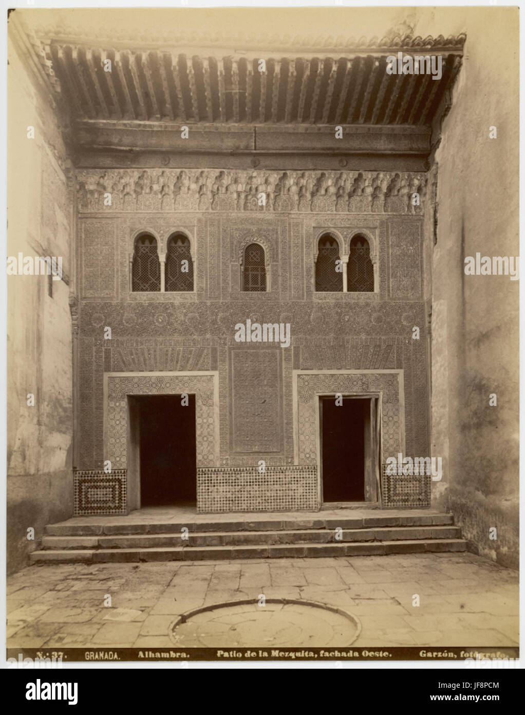 Granada Alhambra Patio de la Mezquita, Fachada Oeste 34257081101 o Stock Photo