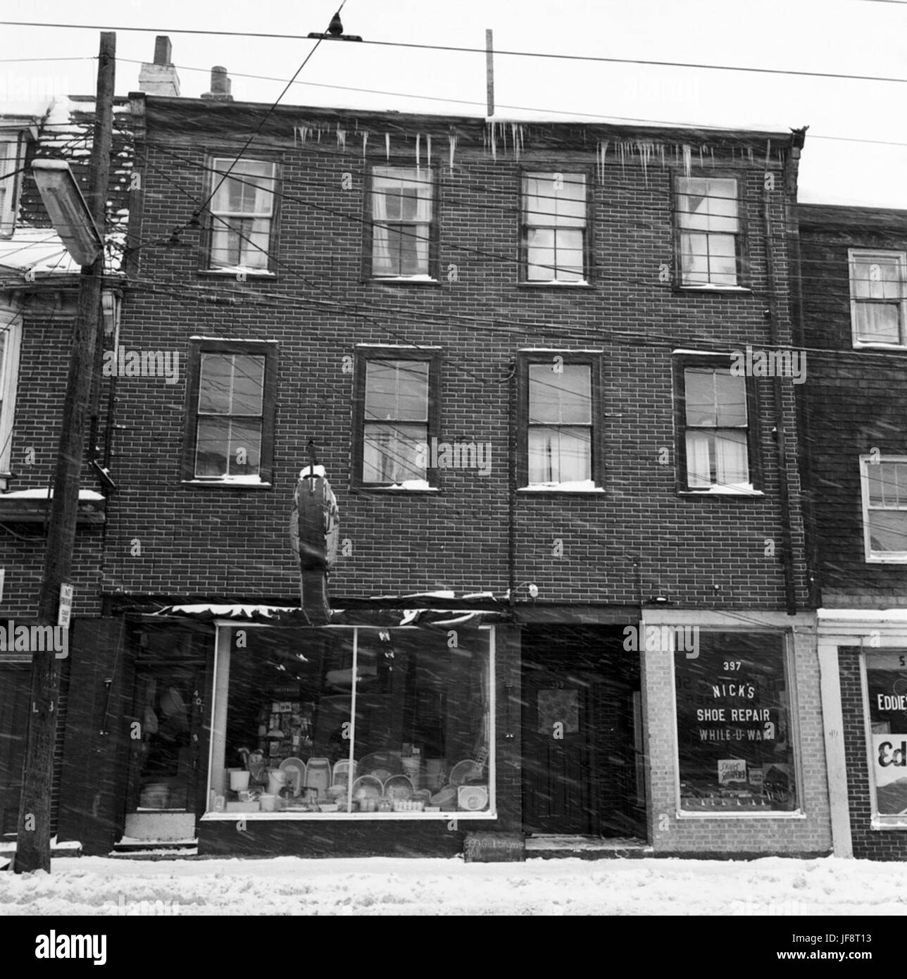 Old world shoe repair business hi-res stock photography and images - Alamy
