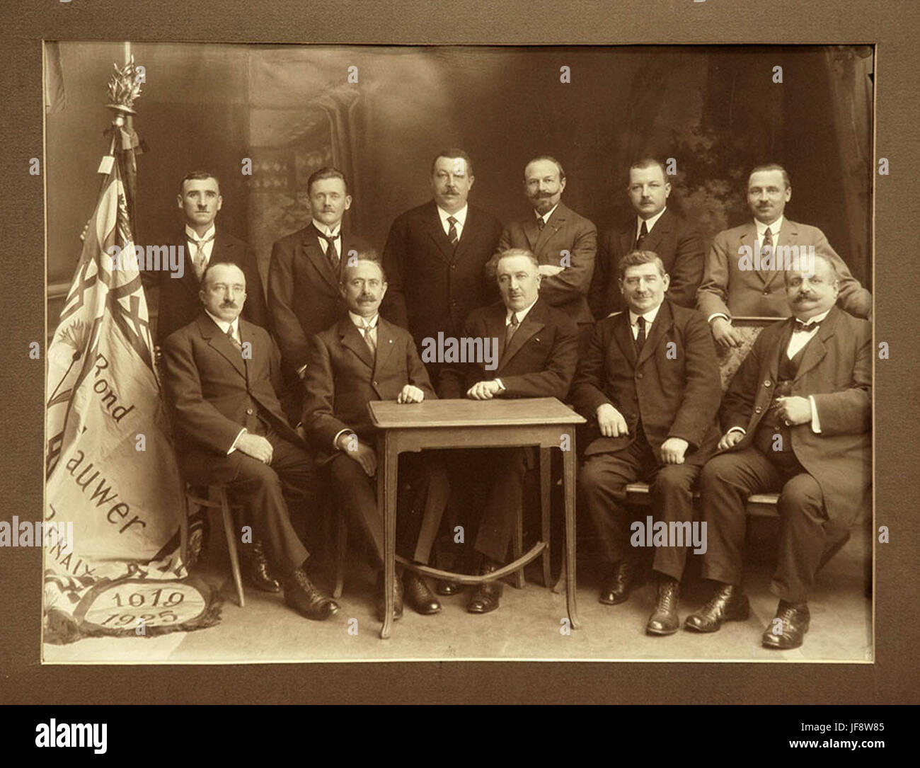 Het bestuur van de Bond D'Hauwer, Ronse, ca 1925  32386002780 o Stock Photo