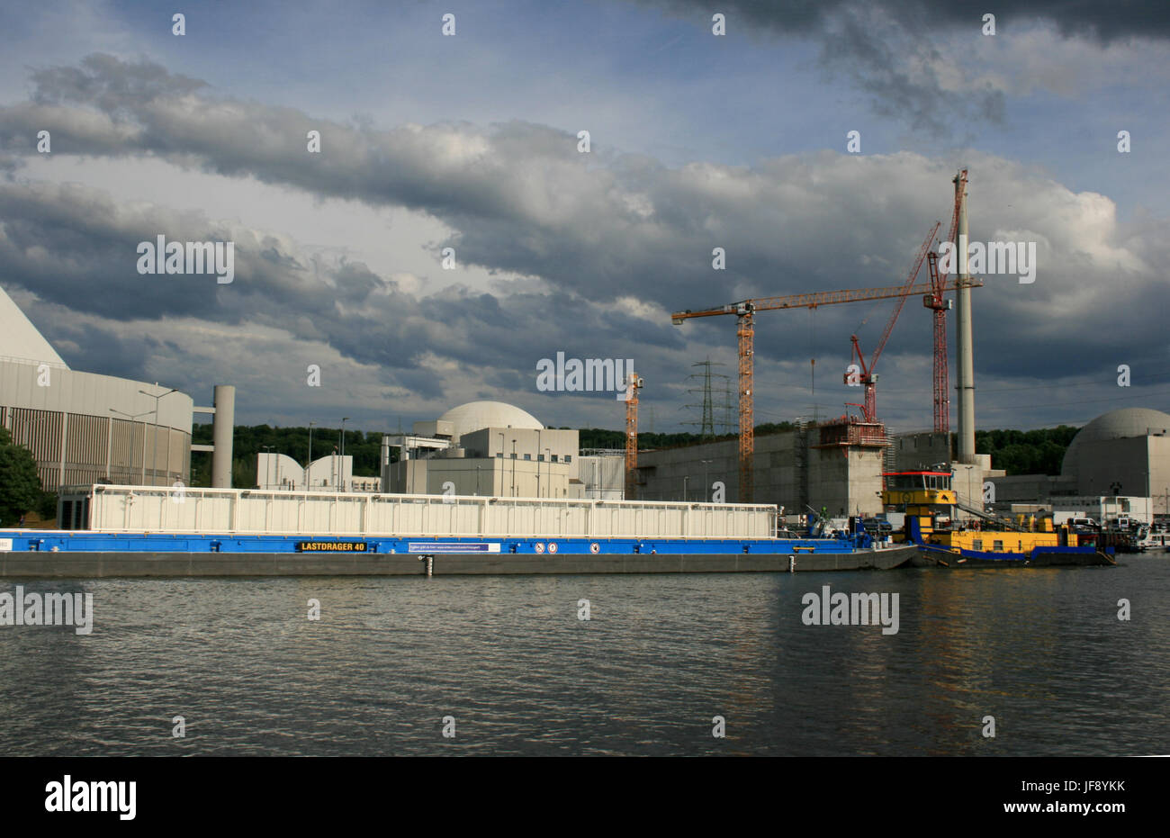 Kernkraftwerk Neckarwestheim - Zwischenlager bis 2044 - 1. Castor/Atommüll Transport auf dem Neckar in Deutschland Stock Photo
