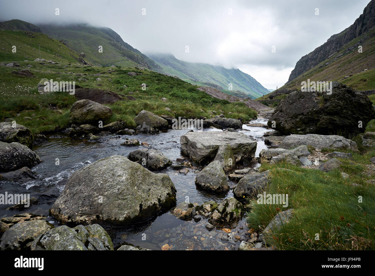 UK, Wales, Snowdonia, Pass of Llanberis, Pont, y, Gromlech, Afon Nant Peris, stream flowing through valley Stock Photo