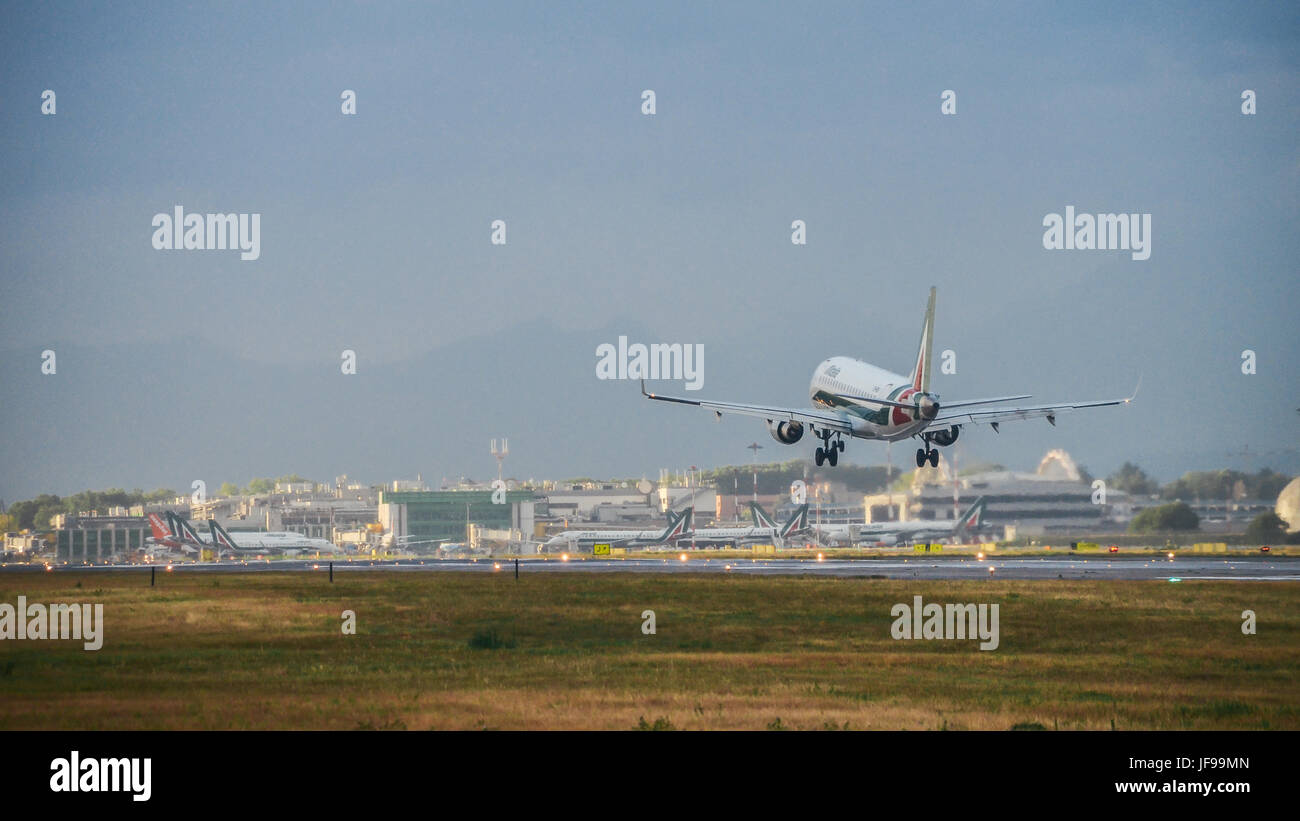 Italian airline hi-res stock photography and images - Page 5 - Alamy, image size:1300x821