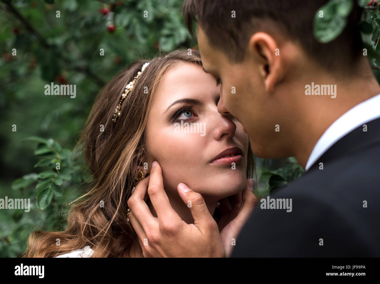 happy bride and groom at a park on their wedding day Stock Photo - Alamy