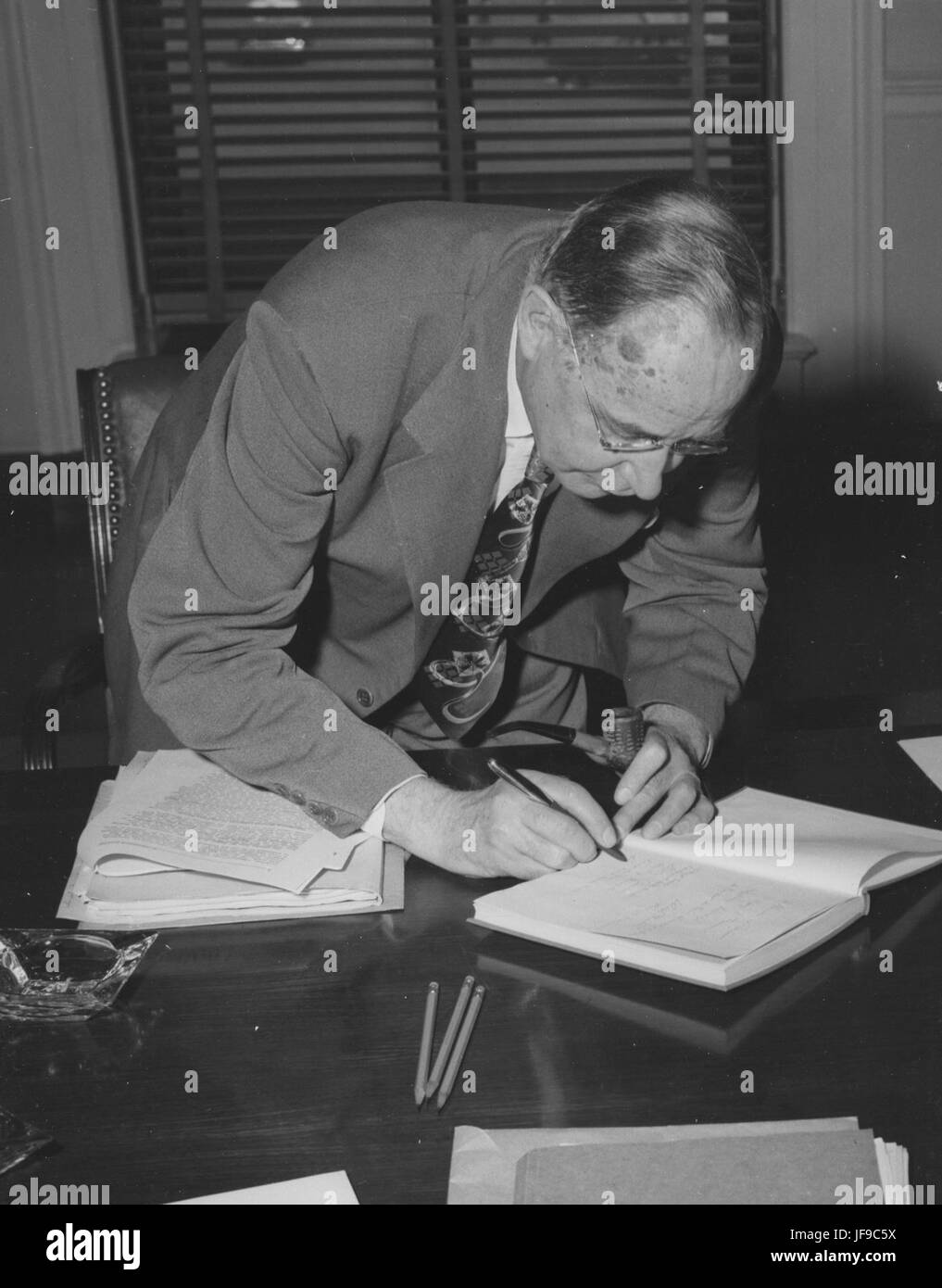 Inscribing hi-res stock photography and images - Alamy